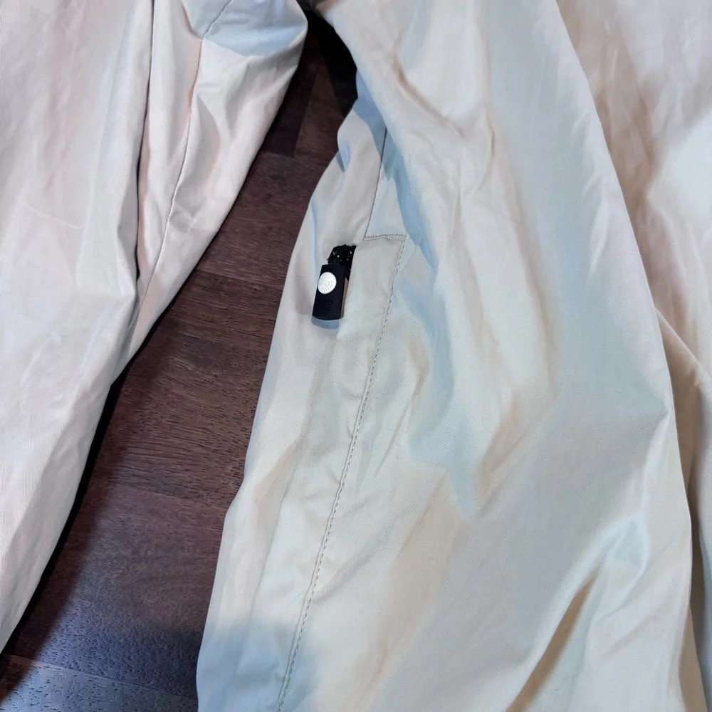 Izod XFG Off-White V-Neck Windbreaker, Zip Pockets,‎ Size XL